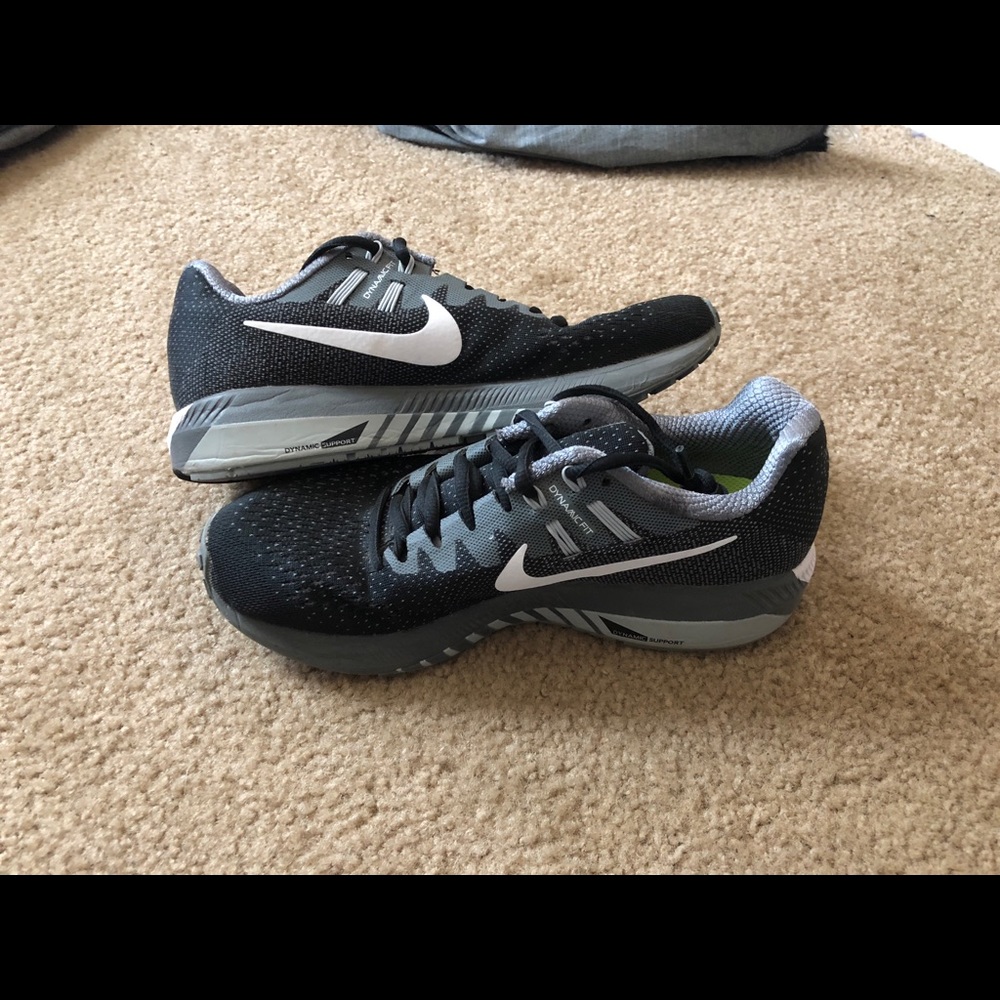 Nike structure running shoe
